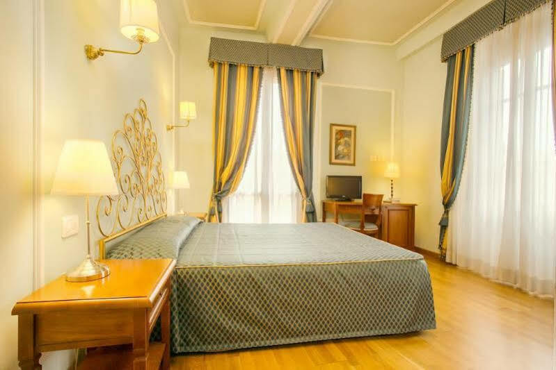 פירנצה Hotel Bretagna Heritage - Alfieri Collezione מראה חיצוני תמונה